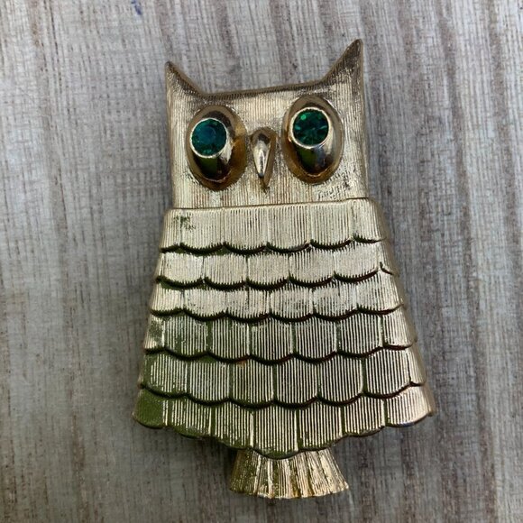 Avon Vintage Perfume Compact Owl Gold Tone Green Eyes Brooch Pin - Picture 1 of 9